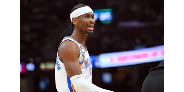 Shai Gilgeous-Alexander, iført sin Thunder-trøje, er klar til at slå en NBA-scorerekord.
